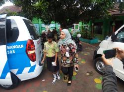 Belasan Siswa SD Negeri di Kota Madiun Dilarikan ke Rumah Sakit, Diduga Keracunan MBG