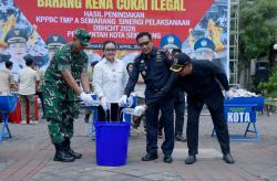 Jutaan Rokok Ilegal dan Ribuan Minumal Beralkohol Dimusnahkan