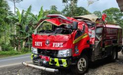 Mobil Damkar Cianjur Terguling Saat Melaju ke Lokasi Kebakaran, Dua Petugas Terluka