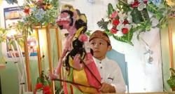 Warisi Bakat Sang Kakek, Bocah TK di Purwakarta Mahir Mainkan Wayang Golek Sejak Usia 2 Tahun