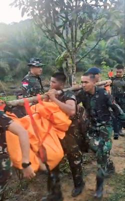 TNI AD Kerahkan 209 Personel Evakuasi Helikopter Jatuh di Hutan Sekadau
