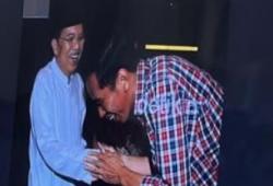 Dari Solo Saya Bawa Ke Jakarta, JK Perlihatkan Foto Jokowi Sungkem Pada Kalla