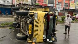 Truk Terbalik di Sentani, 19 Penumpang Terluka