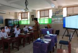 TKA Perdana Berbasis Digital di Kota Cirebon, Siswa SD Ujian Pakai Laptop dan Token Khusus