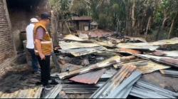 Rumah Ludes Saat Subuh, Bupati Pidie Jaya Turun Langsung Antar Bantuan Darurat ke Korban