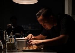 Di Balik Tangan Dingin Sosok Chef Ini, Ada Filosofi Sederhana yang Menggugah Selera Masakan