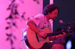 Jason Ranti Suguhkan Penampilan Penuh Interaksi di Surabaya