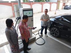 Dorong Peralihan Energi Bersih di Tengah Tekanan Harga BBM  RS Mardi Rahayu Kudus Hadirkan SPKLU