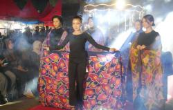 Lewat Catwalk di Alun-alun Kraksaan, Batik Probolinggo Diperkenalkan ke Generasi Z