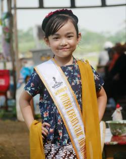 Kartini Cilik dari Pekalongan: Zeline, Potret Generasi Alpha yang Melestarikan Kebaya