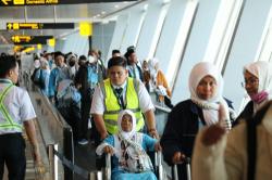 Kloter Pertama Jemaah Calon Haji Embarkasi Surabaya Berangkat Menuju Tanah Suci
