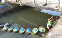 Warga dan Pencinta Lingkungan di Ponorogo Pasang Barikade di Sungai, Ini Tujuannya