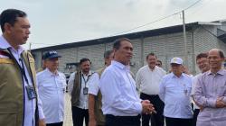 Mentan Sidak Gudang Bulog di Karawang, Pastikan Stok Nasional Aman