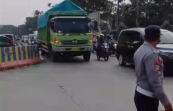 Terjebak di Simpang Karawaci, Warga Kehilangan Waktu di Jalan
