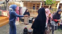 Salut! Ibu-Ibu Ini Sulap Minyak Jelantah Jadi Uang, Begini Caranya