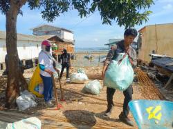 Aksi Hari Bumi di Batam Kumpulkan 1,7 Ton Sampah dari Bersih Pantai