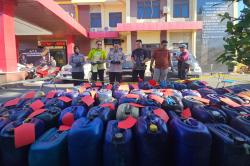 Timbun BBM Subsidi, 7 Warga Probolinggo Diringkus dan Puluhan Jeriken Isi BBM Disita