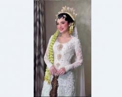 Momen Epic Syifa Hadju Tampil Memesona Hari Bahagia Pernikahan
