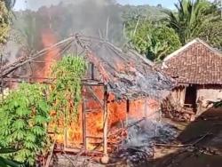 Satu Rumah Warga di Desa Cikaret Kecamatan Cigemblong Ludes Terbakar