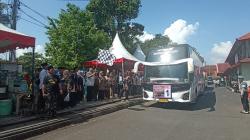 Calon Jamaah Haji Kendal Diberangkatkan Bertahap ke Donohudan, Tangis Haru Warnai Pelepasan