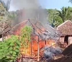 Rumah Warga di Cigemblong Lebak Ludes Terbakar, Dugaan Korsleting Diselidiki Polisi