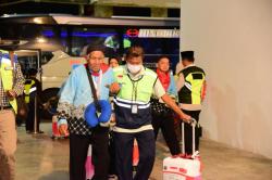 Bandara SAMS Sepinggan Berangkatkan 359 Calon Jemaah Haji Kloter 1, Prioritaskan Layanan Lansia