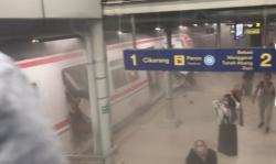 Breaking News: KRL Commuter Line Kecelakaan di Bekasi Timur, Penumpang Berhamburan