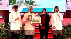 Di HUT ke-27 Cilegon, Rumah Sakit Ini Wakafkan 1.000 Al-Qur’an untuk Warga