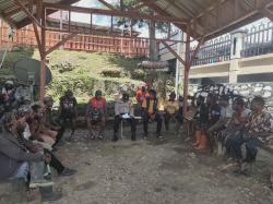 Polres Tolikara Mediasi Sengketa Maskawin, Dua Keluarga Sepakat Selesaikan Secara Adat