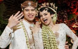 9 Fakta Pernikahan El Rumi dan Syifa Hadju, Viral Souvenir Logam Mulia