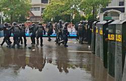 Jelang Aksi May Day, Polda Jateng Gelar Simulasi Sispamkota di Depan Kantor Gubernur