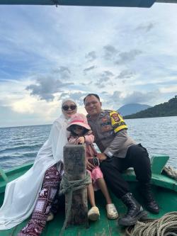 Polri Hadir Dekat Masyarakat, Aipda Deni Kenalkan Keindahan Pulau Sebesi