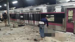 KRL dan KA Argo Bromo Terlibat Insiden Tabrakan di Bekasi Timur, Penumpang Dievakuasi
