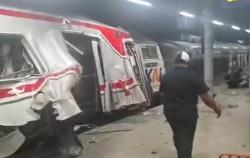 Viral! KRL vs KA Argo Bromo Tabrakan di Stasiun Bekasi Timur