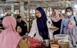 Libatkan 200 Warga, Dini Rahmania Genjot Transaksi di Pasar Besuk