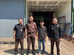 Kejari Sidoarjo Hentikan Penuntutan Kasus Pencurian Laptop, Pelaku Diwajibkan Kerja Sosial