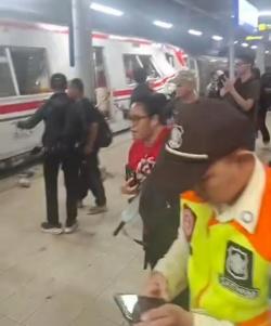 KAI Sampaikan Permohonan Maaf dan Fokus Evakuasi Penumpang di Stasiun Bekasi Timur