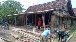 Atap Bocor dan Dinding Rapuh, Rumah Suparno Dibedah Pasukan TMMD Sragen