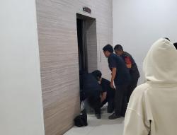 Niat Refreshing Berujung Trauma, Satu Keluarga Terjebak Lift di Festive Walk, Anak-Istri Syok Berat