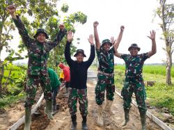 Prajurit Batalyon Kavaleri 2 Turangga Ceta Turun Gunung Bantu TMMD di Pelosok Desa