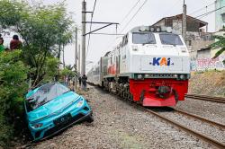 7 Tips Aman Pengemudi agar Tak Mati Mesin saat Lintasi Rel Kereta, Jaga Jarak hingga Hindari Panik