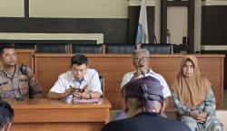 Tanah Kuburan Diduga Dijual Oknum Mantan Kadus, Warga Desa Kondangjajar Geruduk Kantor Desa