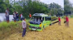 Kecelakaan Maut Mobil Elf Bawa Rombongan Takziah di Tuban Terperosok ke Sawah, 1 Tewas 12 Luka-luka