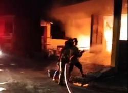 Gegara Puntung Rokok di Bawah Mobil, Rumah Seisinya di Grobogan Ludes Terbakar Kerugian Rp500 juta