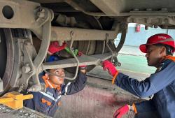 Mengenal Pasukan Daily Check KAI: Penjaga Nyawa di Jalur Rel Sumatera Utara