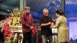 Konsisten Dukung Pelestarian Budaya, Puspo Wardoyo Terima Penghargaan dari Keraton Surakarta