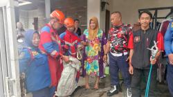 Dari Dapur hingga Pot Bunga, Damkar Probolinggo Amankan 2 Ular di Lokasi Berbeda