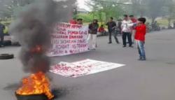 45 Anggota DPRD Gowa Tidak Masuk Kantor, Massa HIPMA Pertanyakan Komitmen Wakil Rakyat