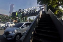 PMKS Resahkan Pengguna JPO Bungurasih, Satpol PP Sidoarjo Gerak Cepat Lakukan Penanganan