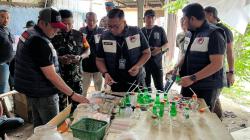 Polisi Obrak-abrik Sarang Narkoba Mangkubumi: Sabu, Sajam hingga Dolar Singapura Disita